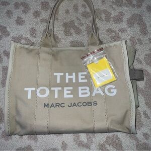 Large Marc Jacob’s Tote Bag in beige